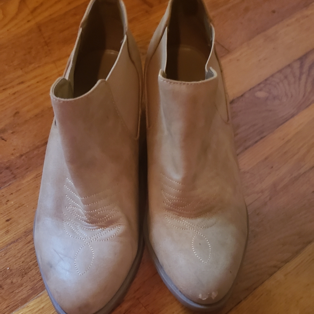 American Eagle booties